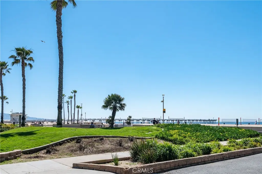 Condominium for rent at 15 15th Street 8, Hermosa Beach, CA featuring 2 beds and 2 baths
