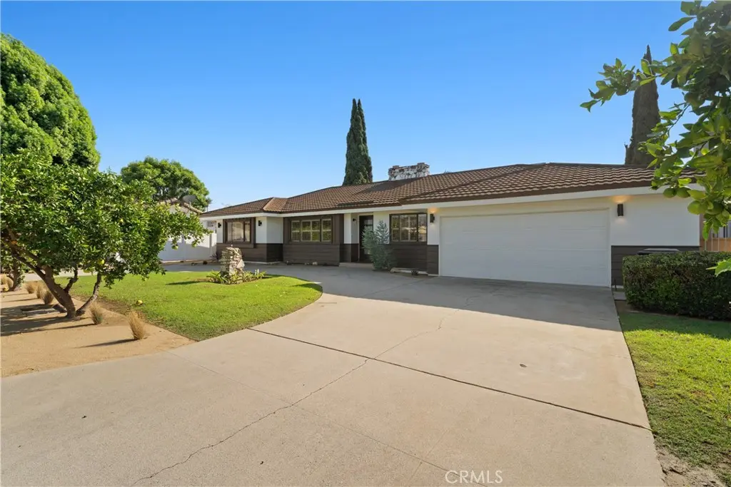Single Family Residence for rent at 9060 Suva St, Downey, CA featuring 4 beds and 4 baths