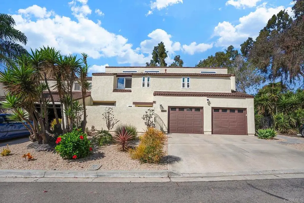 Single Family Residence for sale at 2349 Nicklaus Dr, Oceanside, CA featuring 2 beds and 3 baths