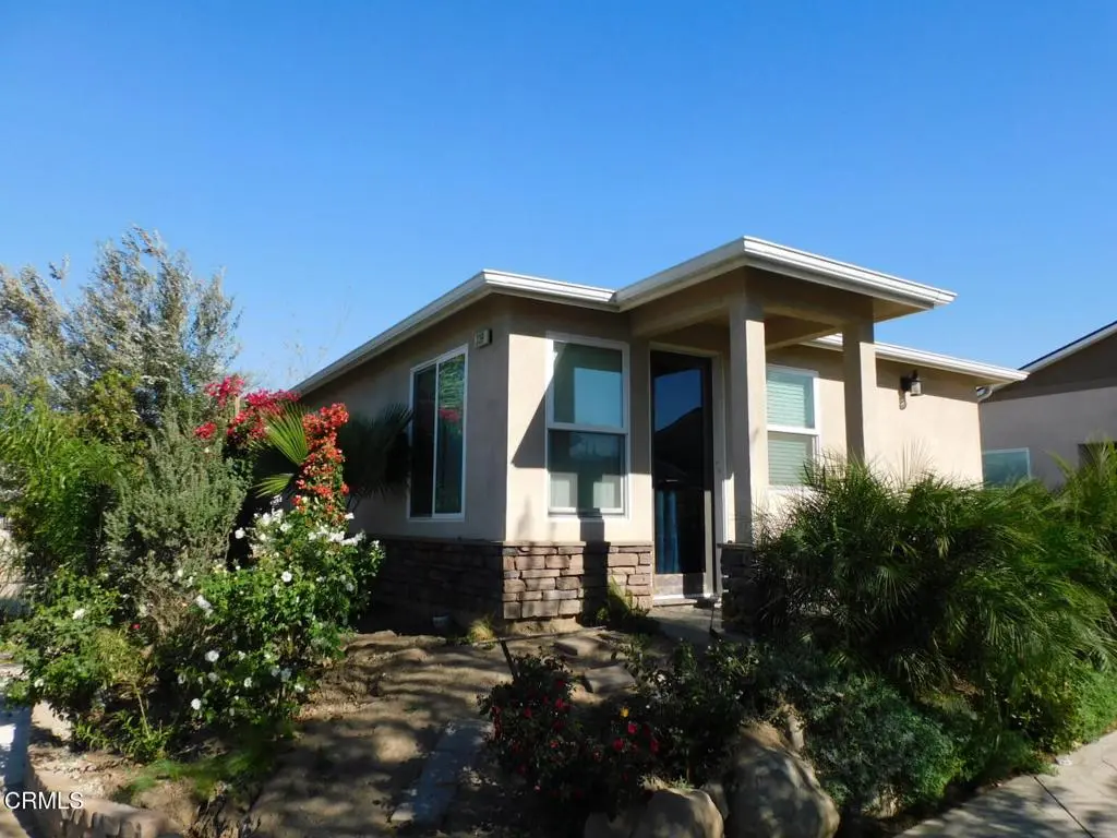 Residential Lease for rent at 339 Grant Line Street, Santa Paula, Ventura County, CA featuring 2 beds and 1 bath