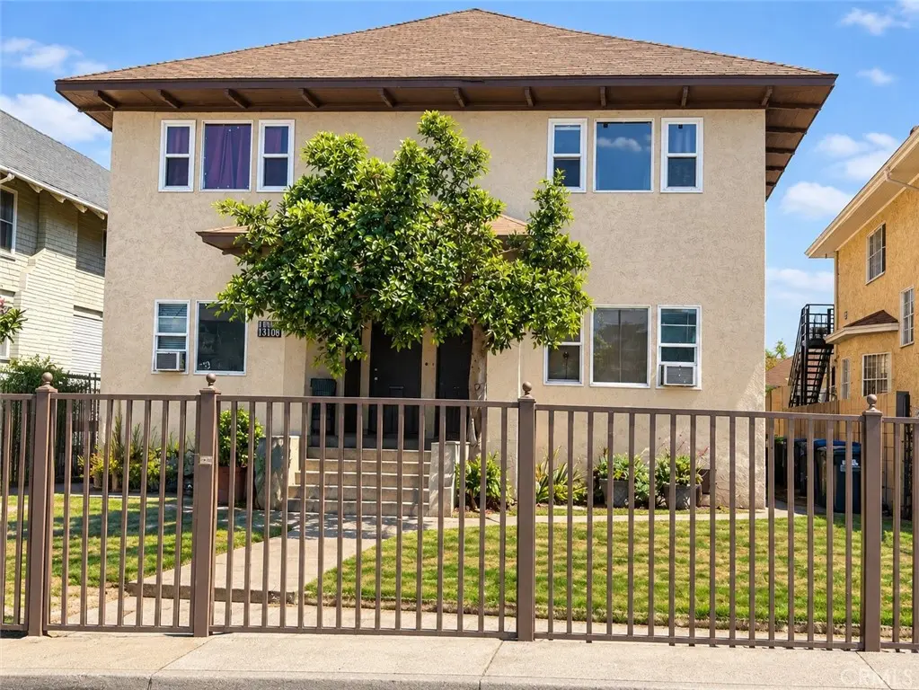 Apartment for sale at 1510 S Westmoreland Avenue, Los Angeles, CA