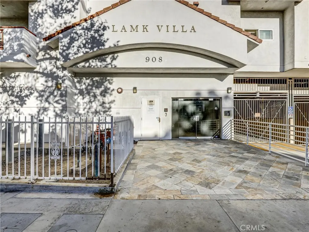 Condominium for sale at 908 S Ardmore Avenue 201, Los Angeles, CA featuring 3 beds and 2 baths