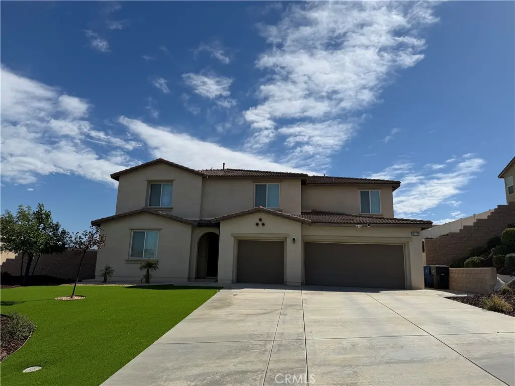 Single Family Residence for rent at 9512 Ponte Bella, Riverside, CA featuring 5 beds and 4 baths