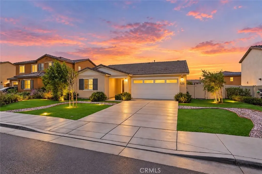 Single Family Residence for sale at 246 Scarlet Oak, San Jacinto, CA featuring 3 beds and 2 baths
