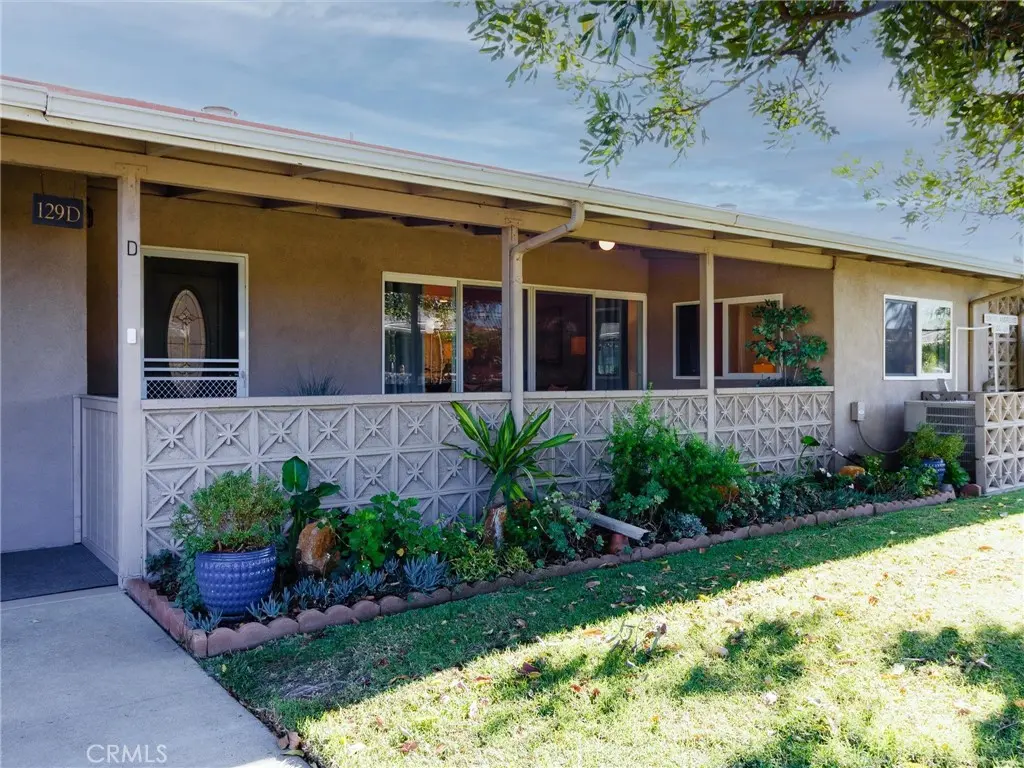 Stock Cooperative for sale at 13361 St Andrews Drive 129-D, Seal Beach, CA featuring 2 beds and 1 bath