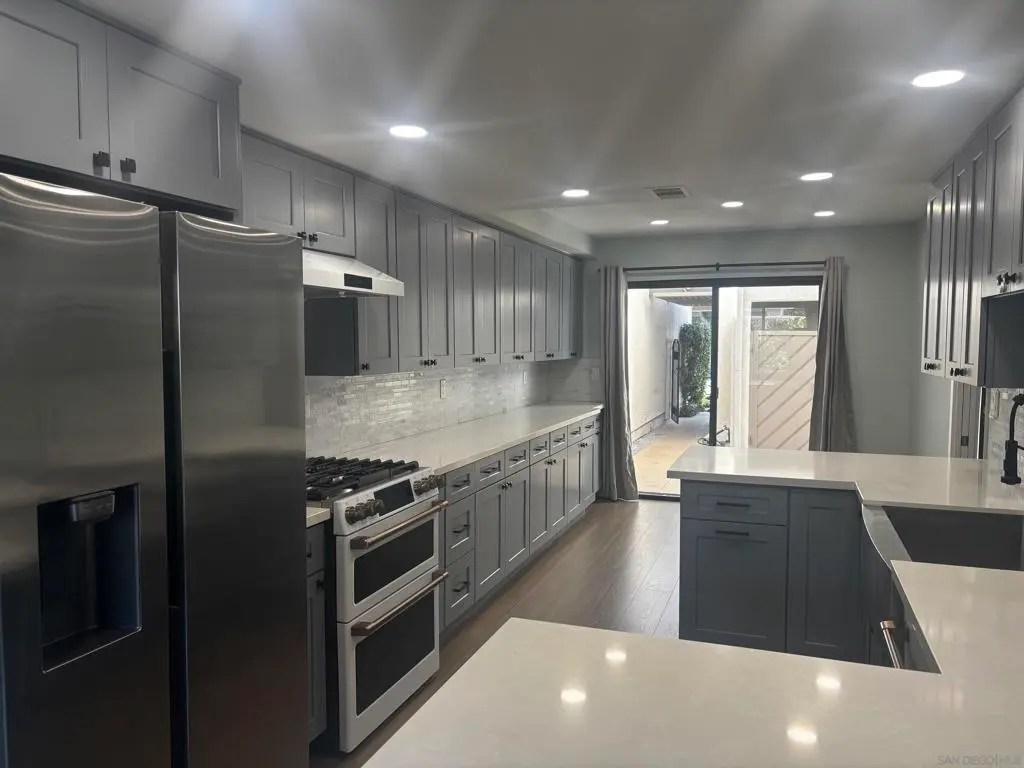 Residential Lease for rent at 16057 Via De Las Palmas, Rancho Santa Fe, San Diego County, CA featuring 3 beds and 3 baths