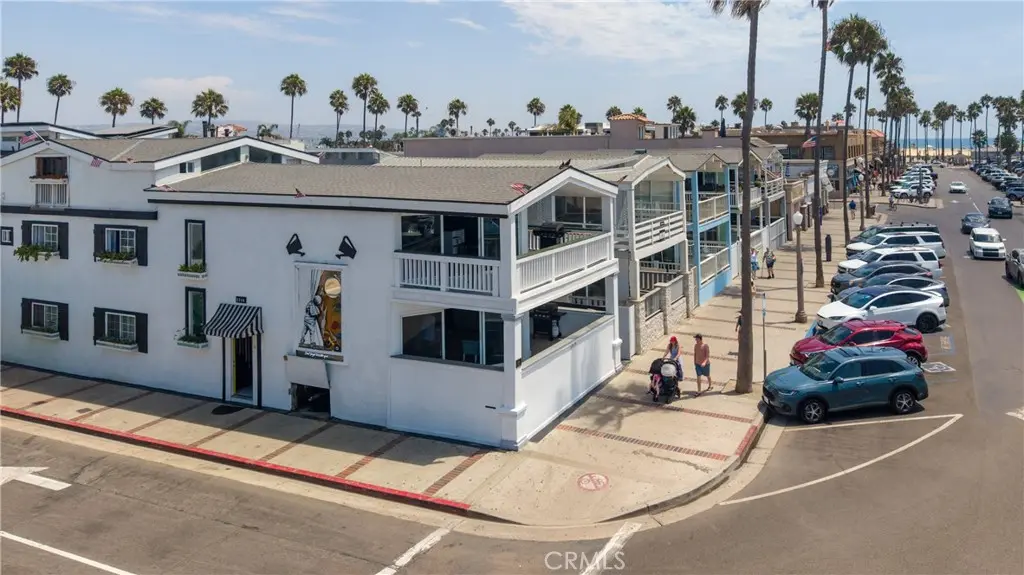 Duplex for rent at 2214 W Oceanfront A, Newport Beach, CA featuring 3 beds and 2 baths