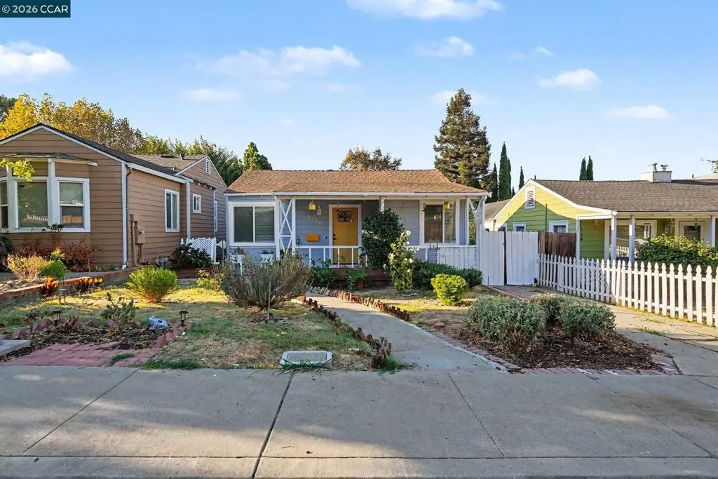 Single Family Residence for sale at 2214 Pacheco Blvd, Martinez, CA featuring 3 beds and 2 baths