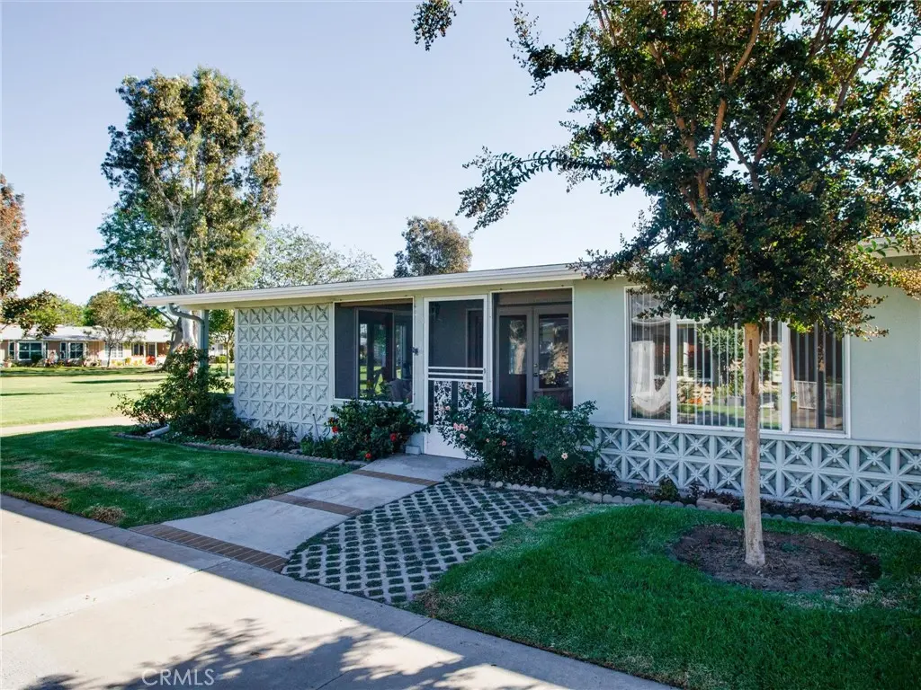 Stock Cooperative for sale at 1400 Weeburn Road 82-F, Seal Beach, CA featuring 2 beds and 1 bath