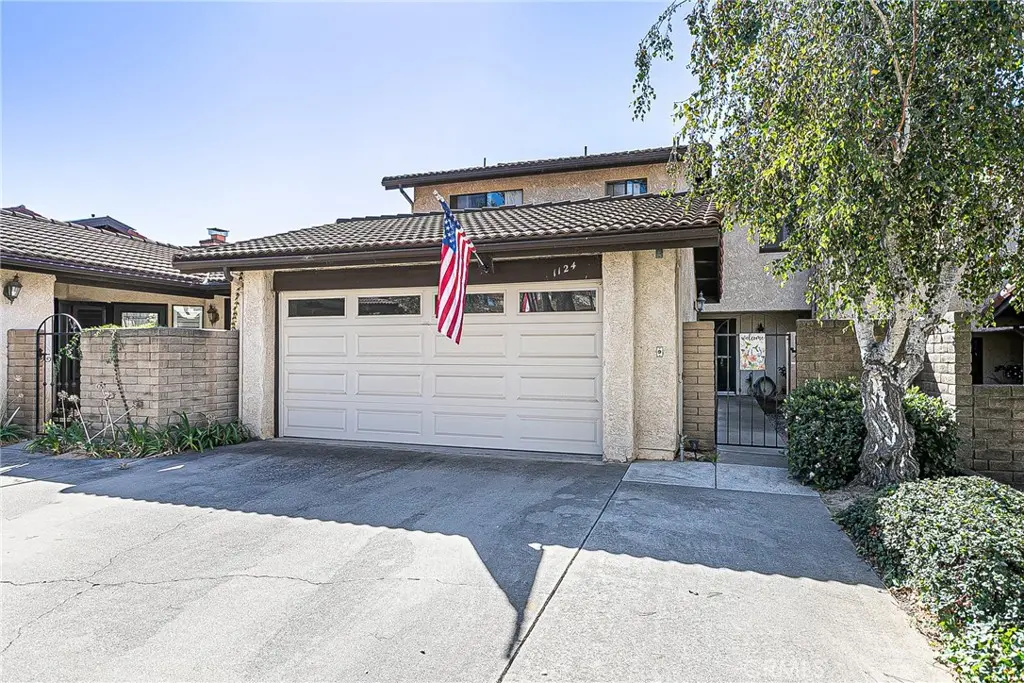 Single Family Residence for sale at 1124 Via Mavis, Santa Maria, CA featuring 2 beds and 3 baths