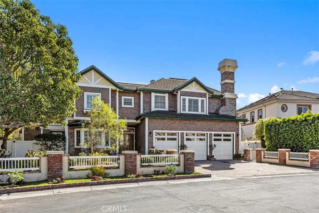 Single Family Residence for sale at 18732 Jockey Circle, Huntington Beach, CA featuring 5 beds and 6 baths