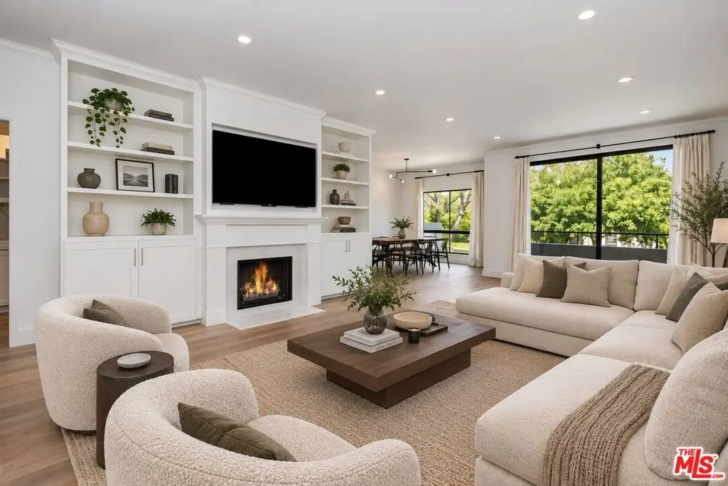 Condominium for sale at 1167 Roxbury Drive 105, Los Angeles, CA featuring 2 beds and 3 baths