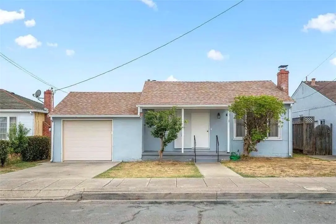 Single Family Residence for rent at 3825 Sumter Drive, Bakersfield, CA featuring 3 beds and 2 baths