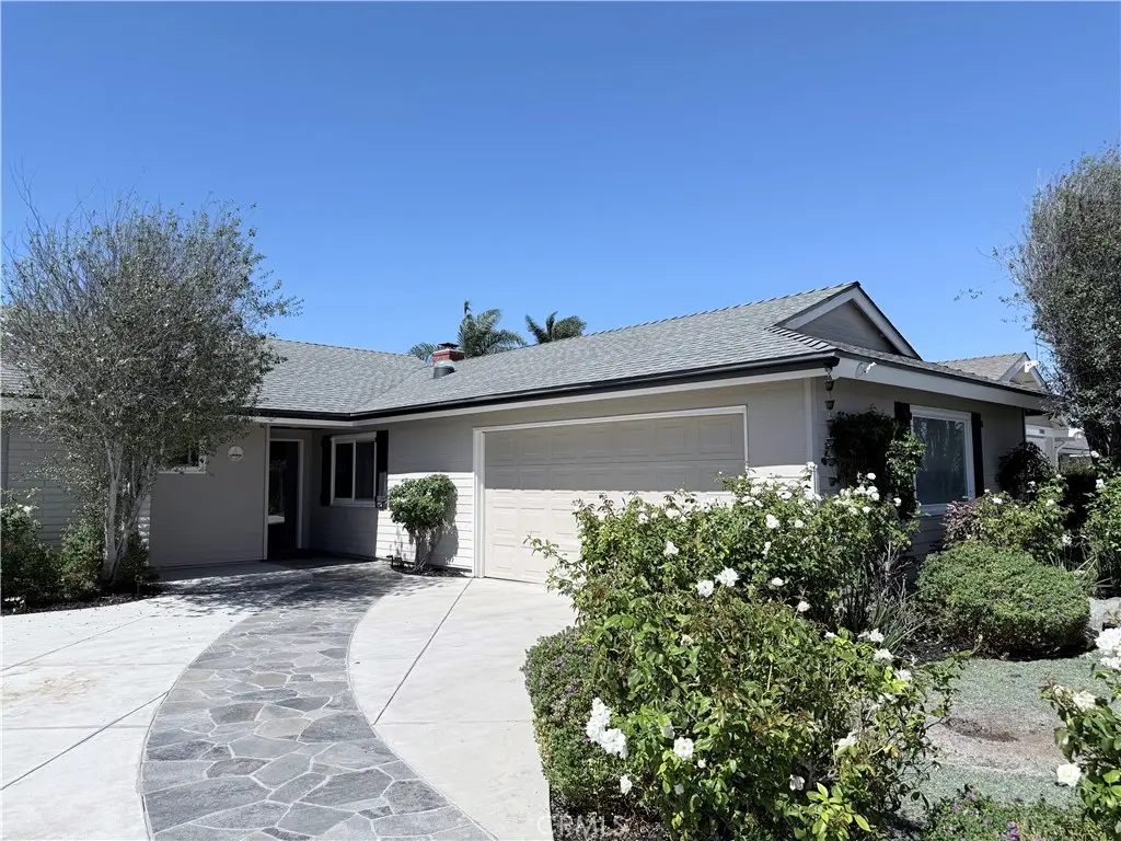 Single Family Residence for rent at 21061 Miramar Lane, Huntington Beach, CA featuring 3 beds and 2 baths