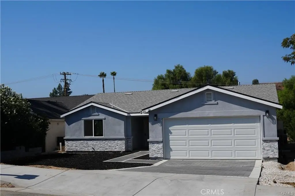 Single Family Residence for sale at 315 Davis, Lake Elsinore, CA featuring 3 beds and 2 baths