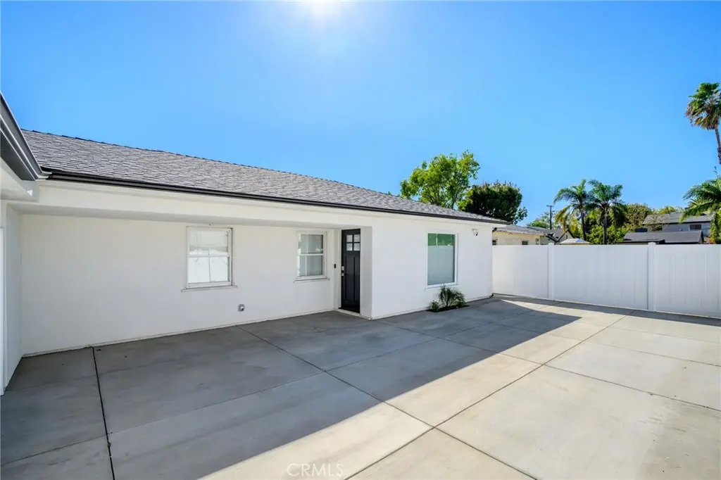 Duplex for rent at 1346 N Parish Place, Burbank, CA featuring 2 beds and 1 bath