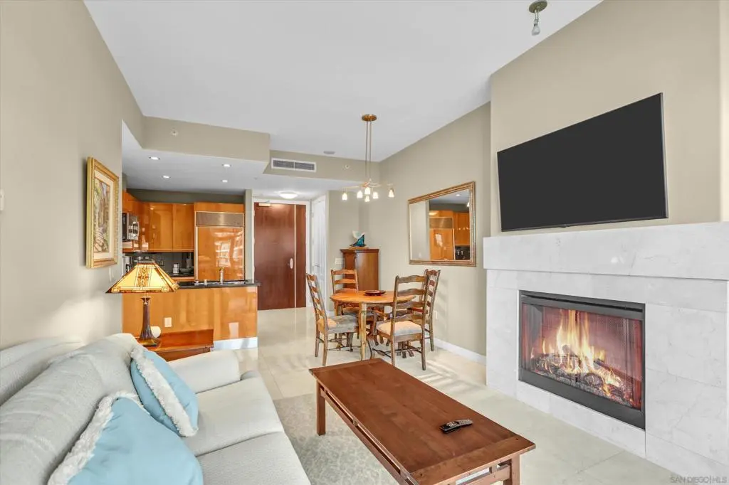 Residential Lease for rent at 550 Front 806, San Diego, San Diego County, CA featuring 2 beds and 2 baths