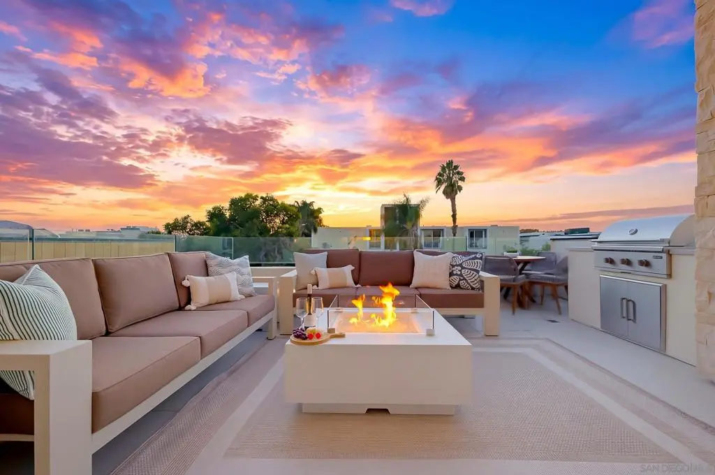 Residential Lease for rent at 3905 Haines St. 3, San Diego, San Diego County, CA featuring 2 beds and 2 baths
