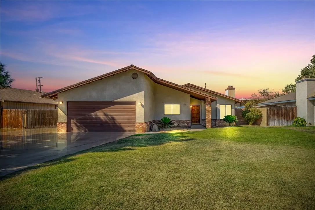 Single Family Residence for sale at 613 S Olive, Bakersfield, CA featuring 3 beds and 2 baths