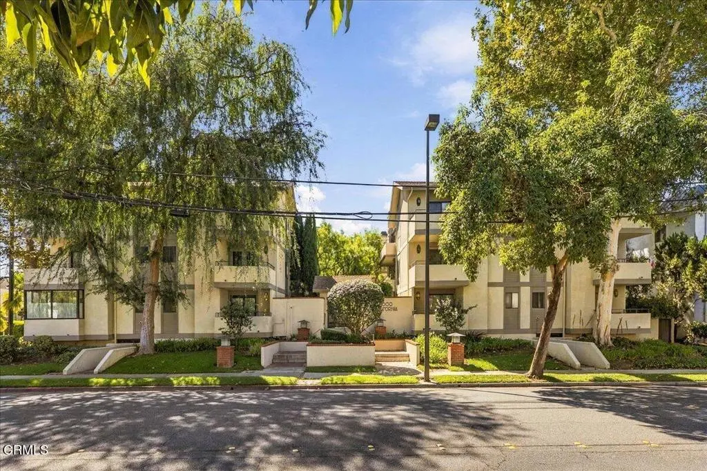 Condominium for sale at 1000 E California Boulevard 105, Pasadena, CA featuring 2 beds and 3 baths