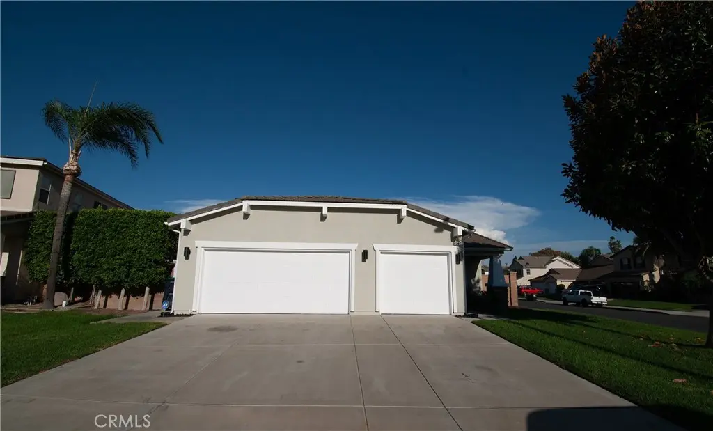 Single Family Residence for rent at 6564 Diamondback, Eastvale, CA featuring 3 beds and 2 baths