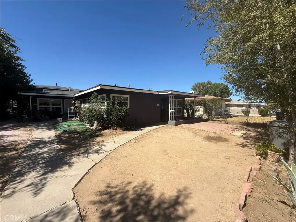 Duplex for rent at 44311 CEDAR Avenue, Lancaster, CA featuring 2 beds and 1 bath