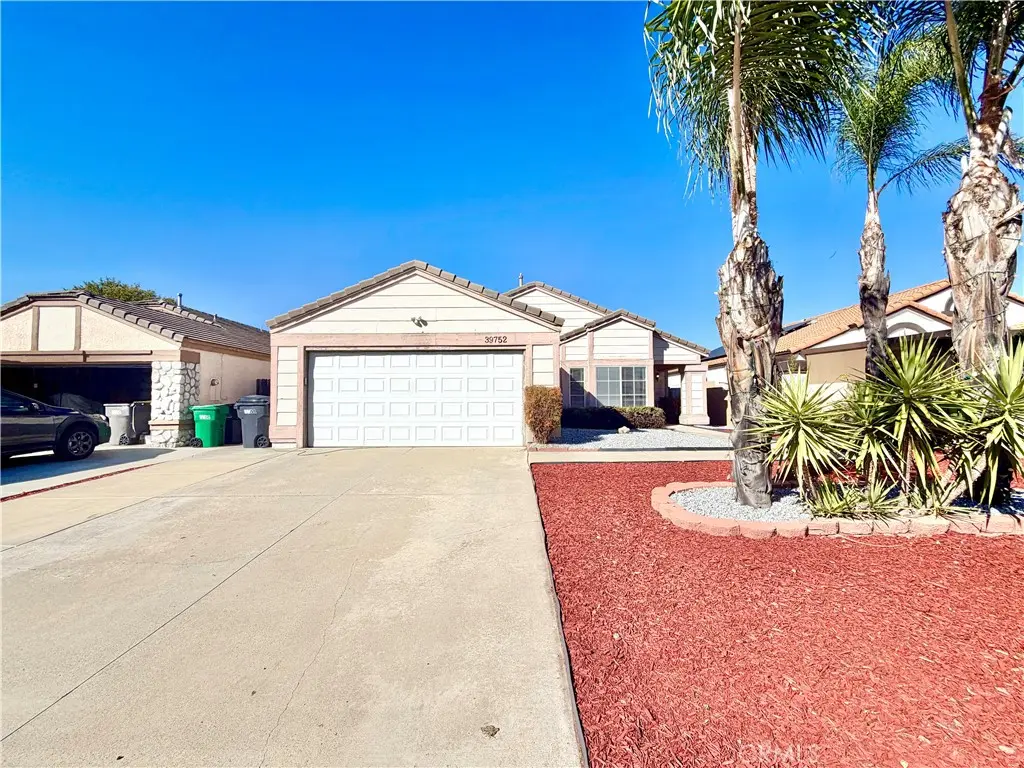 Single Family Residence for rent at 39752 Sunrose Drive, Murrieta, CA featuring 3 beds and 2 baths