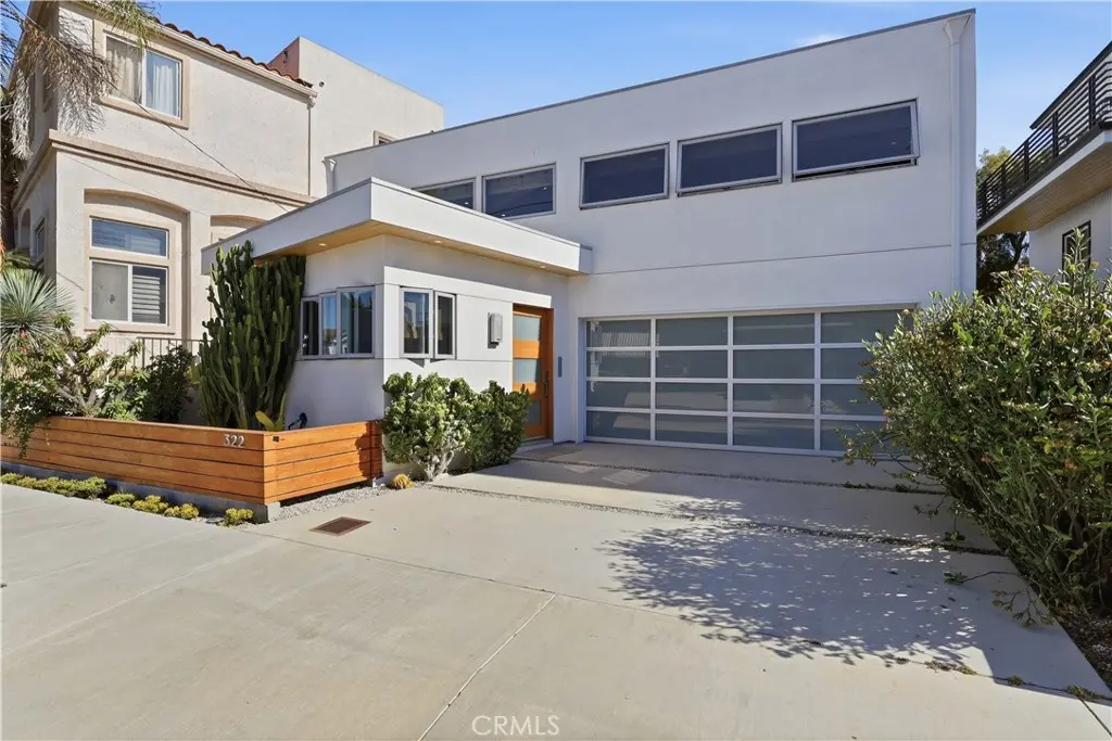 Single Family Residence for rent at 322 Ardmore Avenue, Hermosa Beach, CA featuring 2 beds and 2 baths
