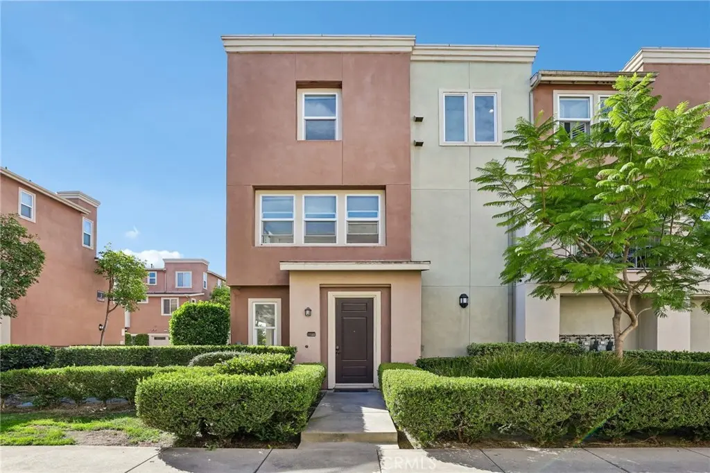 Townhouse for sale at 500 N Willowbrook K-8, Compton, CA featuring 2 beds and 3 baths