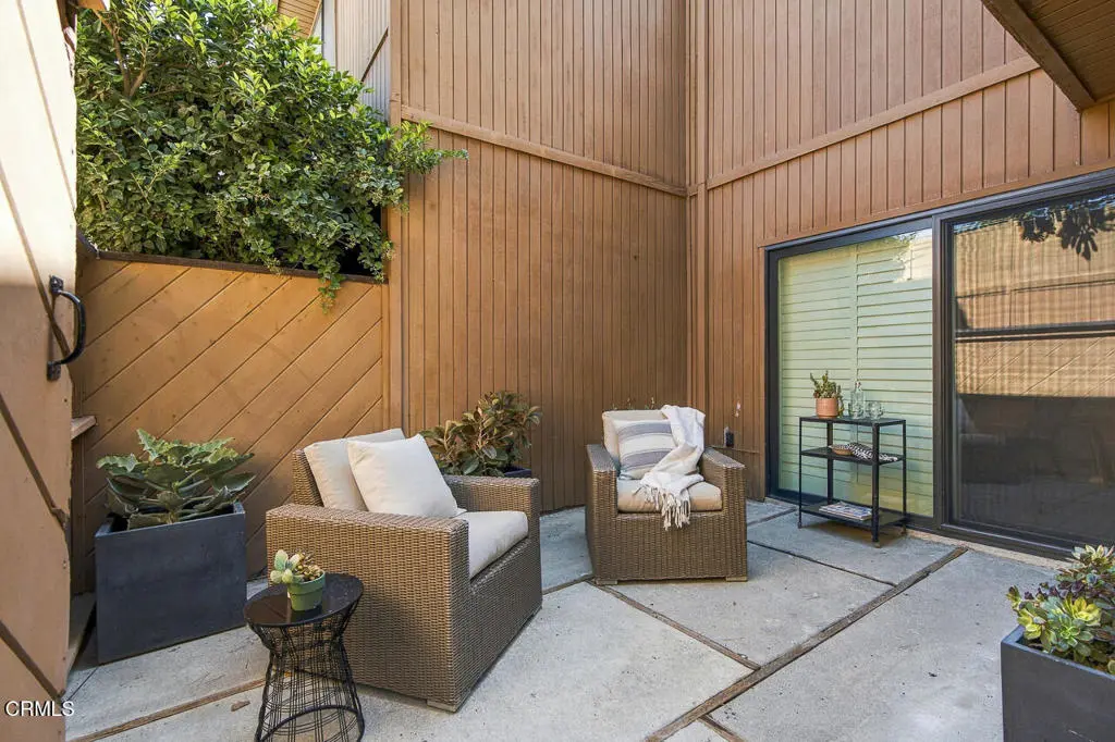 Condominium for sale at 121 Arlington Drive 8, Pasadena, CA featuring 2 beds and 3 baths