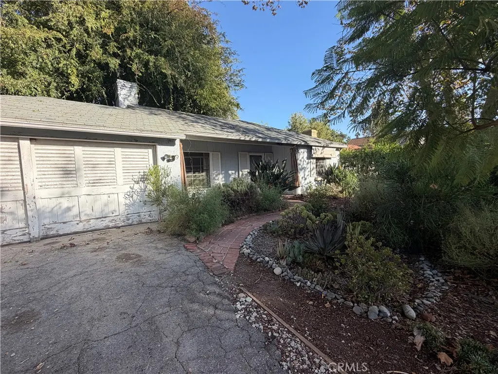 Single Family Residence for sale at 1110 S Los Robles, Pasadena, CA featuring 3 beds and 2 baths