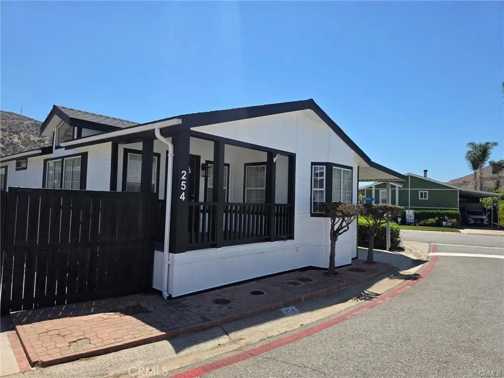 Manufactured In Park for sale at 4901 Green River Road 254, Corona, CA featuring 3 beds and 2 baths