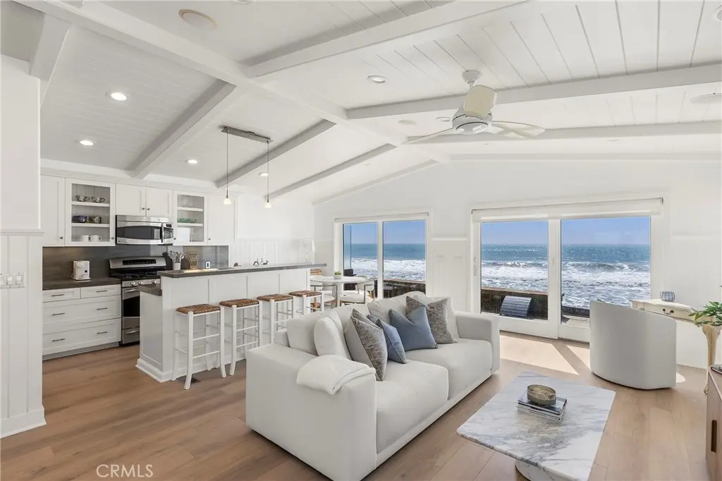 Residential for sale at 1880 N El Camino Real #14, San Clemente, Orange County, CA featuring 3 beds and 2 baths