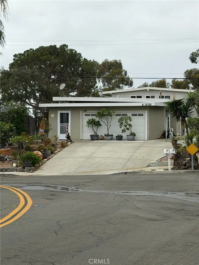 Duplex for rent at 26381 Via Canon A, Dana Point, CA featuring 1 bed and 2 baths