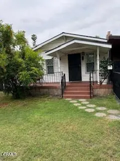 Single Family Residence for rent at 117 N Alta Vista Avenue, Monrovia, CA featuring 2 beds and 2 baths