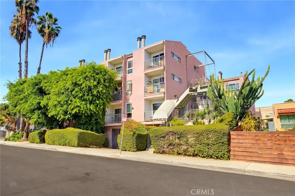 Condominium for sale at 6525 La Mirada 112, Los Angeles, CA featuring 2 beds and 2 baths