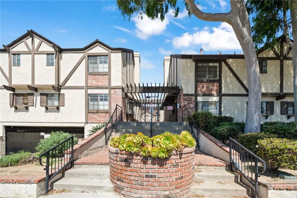 Condominium for sale at 1419 W 179th St #17, Gardena, CA featuring 2 beds and 3 baths