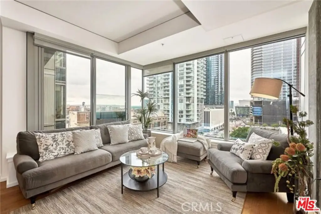 Condominium for sale at 1155 S Grand Avenue 806, Los Angeles, CA featuring 1 bed and 1 bath