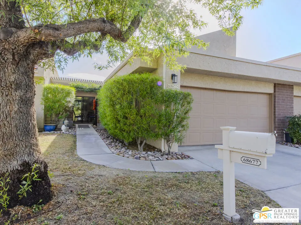 Condominium for sale at 68677 Calle Mancha, Cathedral City, CA featuring 2 beds and 2 baths