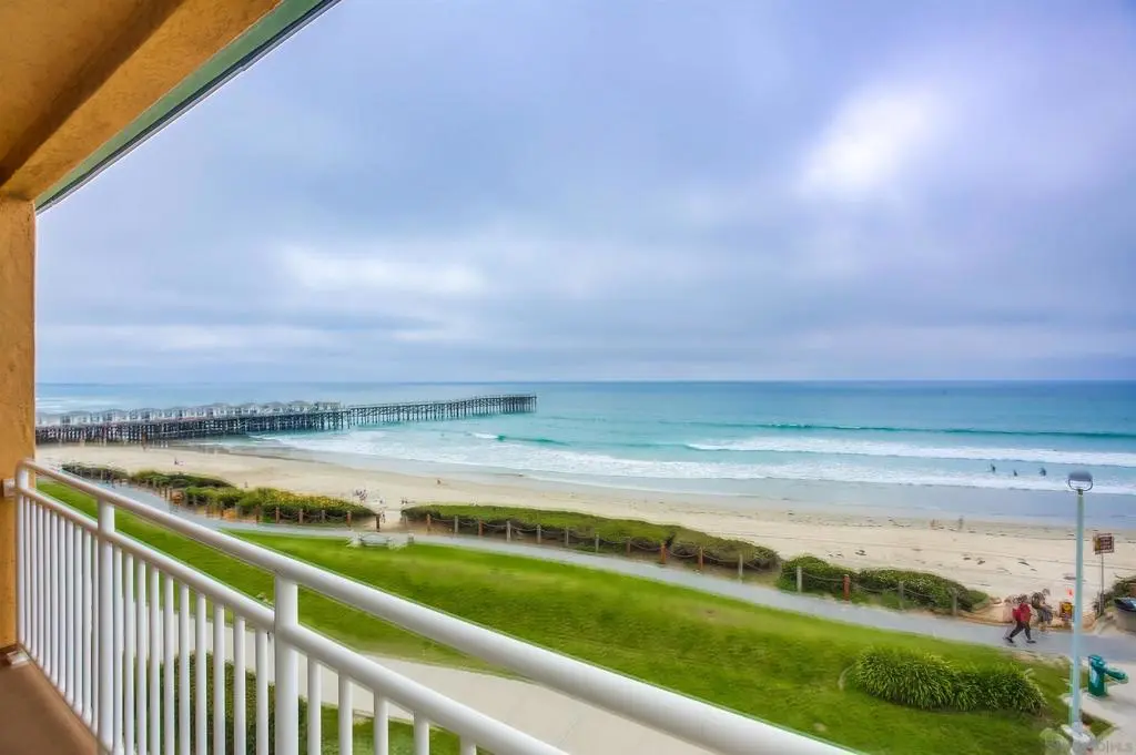 Residential Lease for rent at 4627 Ocean Blvd 402, San Diego, San Diego County, CA featuring 1 bed and 1 bath