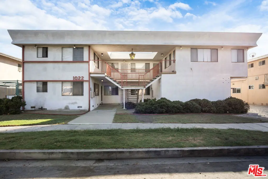 Residential Income for sale at 1022 Larch Street, Inglewood, CA featuring 10 beds and 6 baths