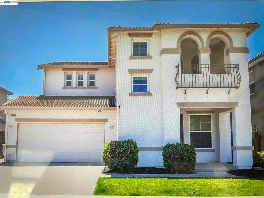 Single Family Residence for rent at 2472 Grant St, Brentwood, CA featuring 3 beds and 3 baths