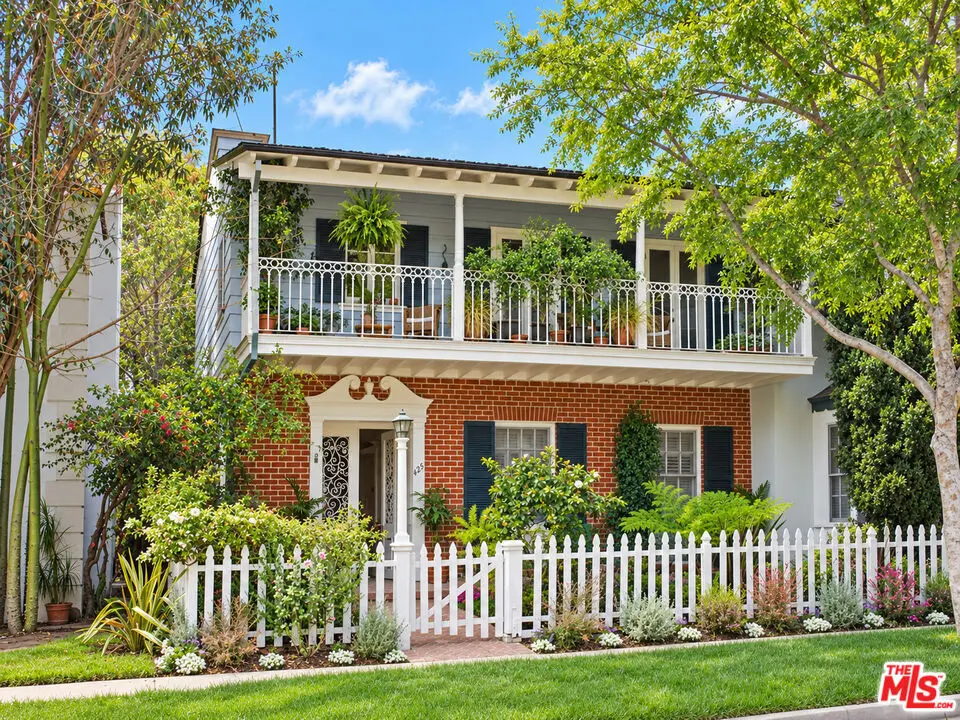Residential Income for sale at 125 S Crescent Drive, Beverly Hills, Los Angeles County, CA featuring 6 beds and 6 baths