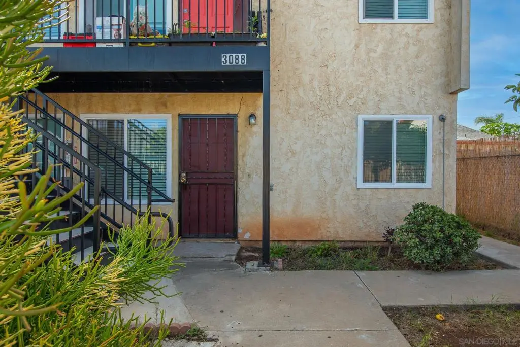Residential Lease for rent at 3086 Main St 3, San Diego, San Diego County, CA featuring 2 beds and 1 bath