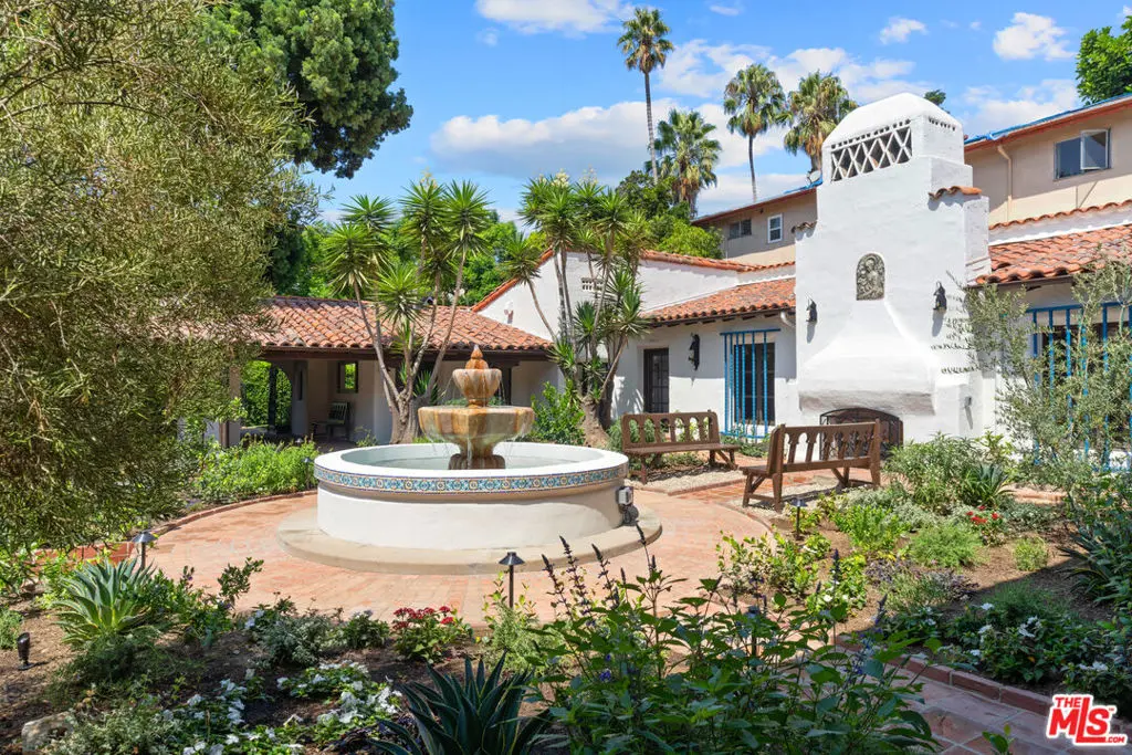 Condominium for rent at 1302 N Harper Avenue, West Hollywood, CA featuring 2 beds and 1 bath