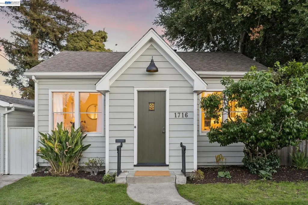 Single Family Residence for sale at 1716 Tregloan Ct, Alameda, CA featuring 2 beds and 1 bath