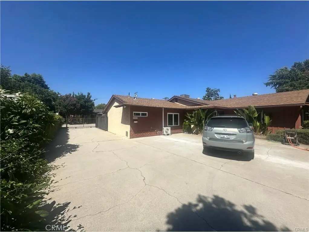 Duplex for rent at 11715 Killian, El Monte, CA featuring 1 bed and 1 bath