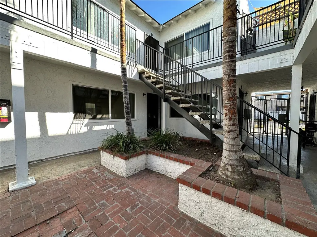 Apartment for rent at 203 Nashville, Huntington Beach, CA featuring 2 beds and 1 bath