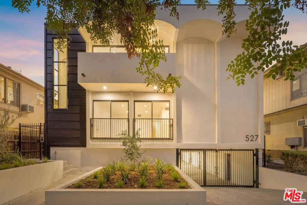 Condominium for rent at 527 N Orlando Avenue 7, West Hollywood, CA featuring 1 bed and 1 bath
