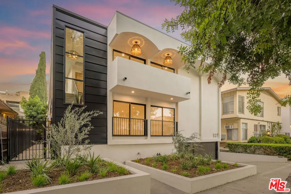 Condominium for rent at 527 N Orlando Avenue 6, West Hollywood, CA featuring 2 beds and 3 baths
